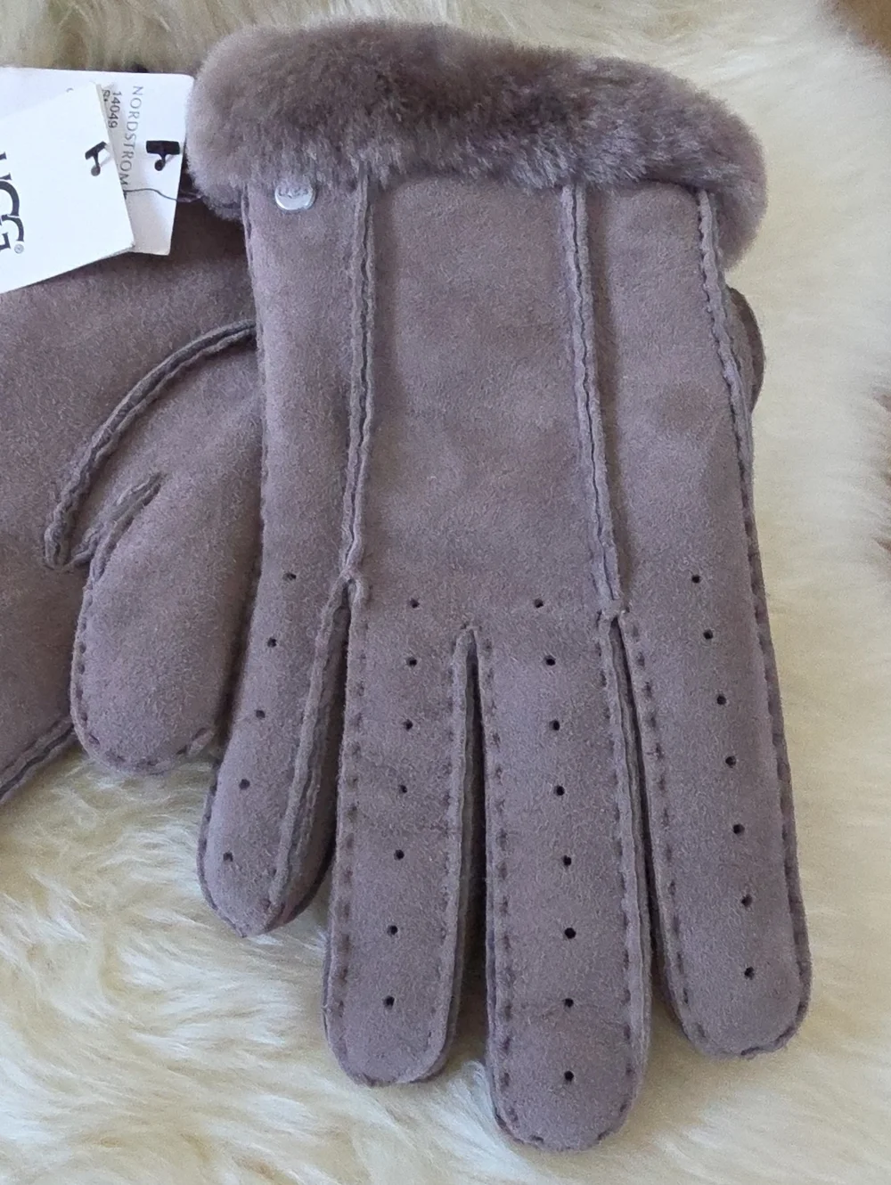 NWT UGG Women's Size L Stormy Grey Classic Perforated Suede Gloves 🩶❄🐑🎁